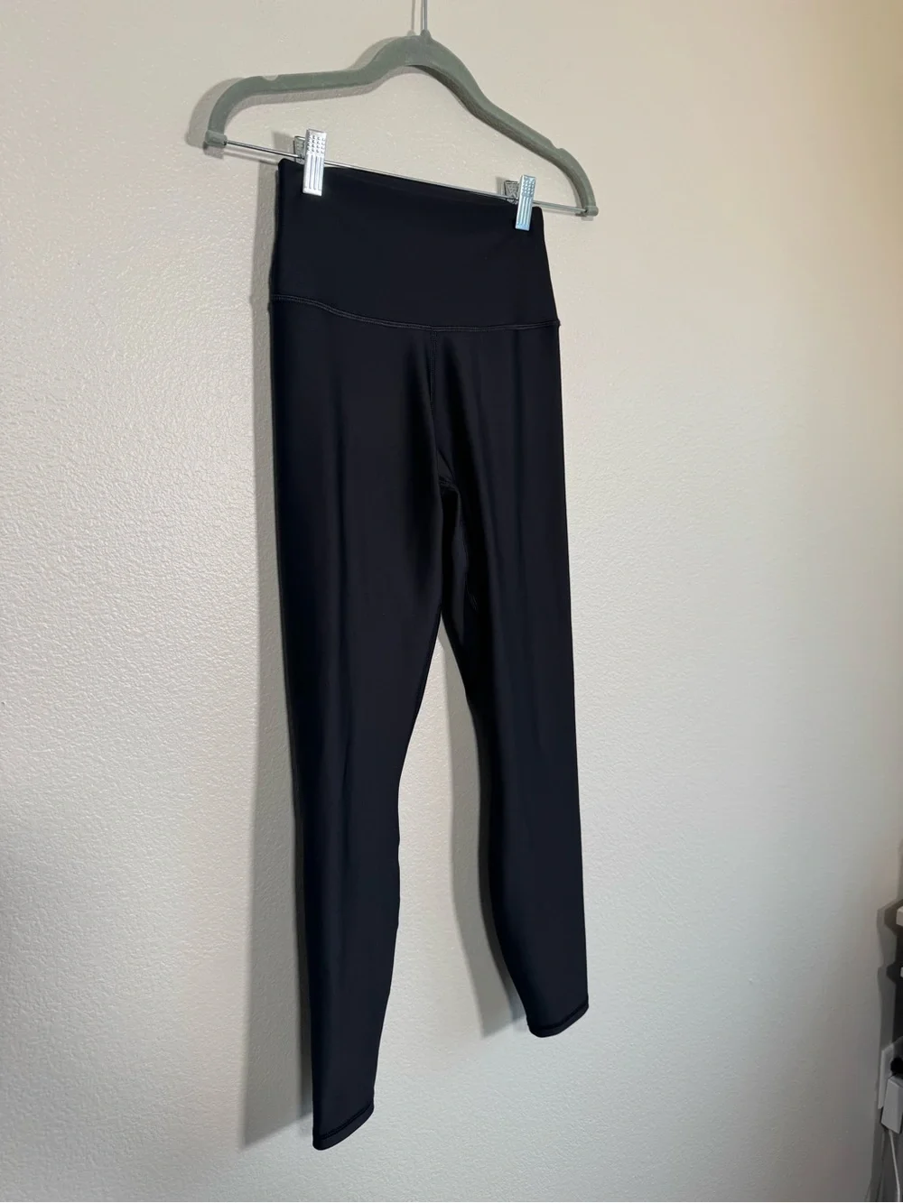ALO Yoga 7/8 High-Waist Airlift Legging in Black - S
